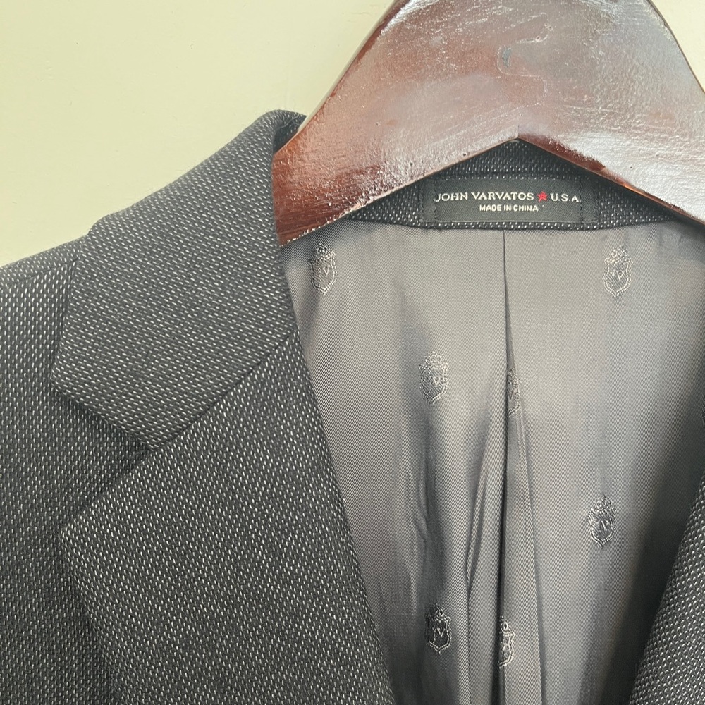 Sold on depop - John Varvatos Charcoal Textured Blazer